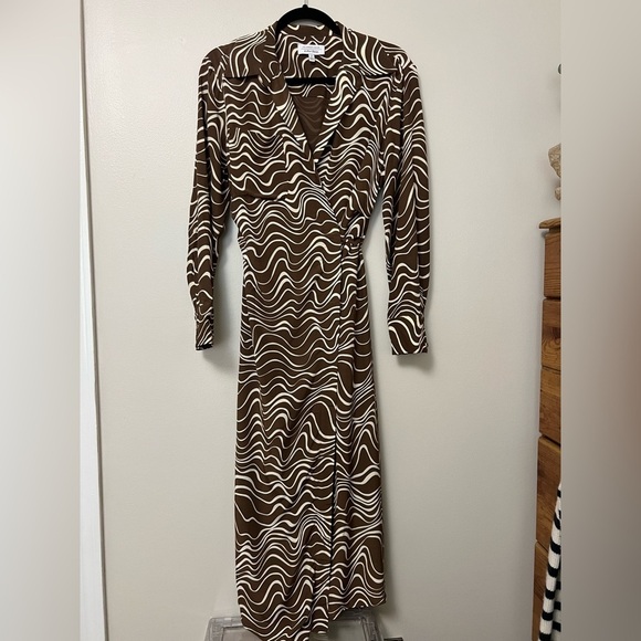 &otherStories chocolate brown Abstract Print Long Sleeve Midi wrap Dress size 2 - Picture 2 of 12